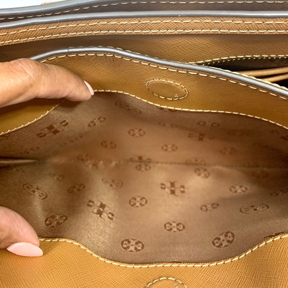 Tory Burch Medium Micro Leather Robinson Tote - Picture 15 of 16